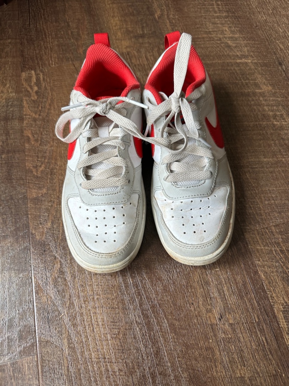 Nike Kids White and Red Low-Top Sneakers